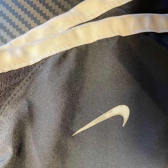 Women’s Nike athletic shorts - Picture 3 of 3